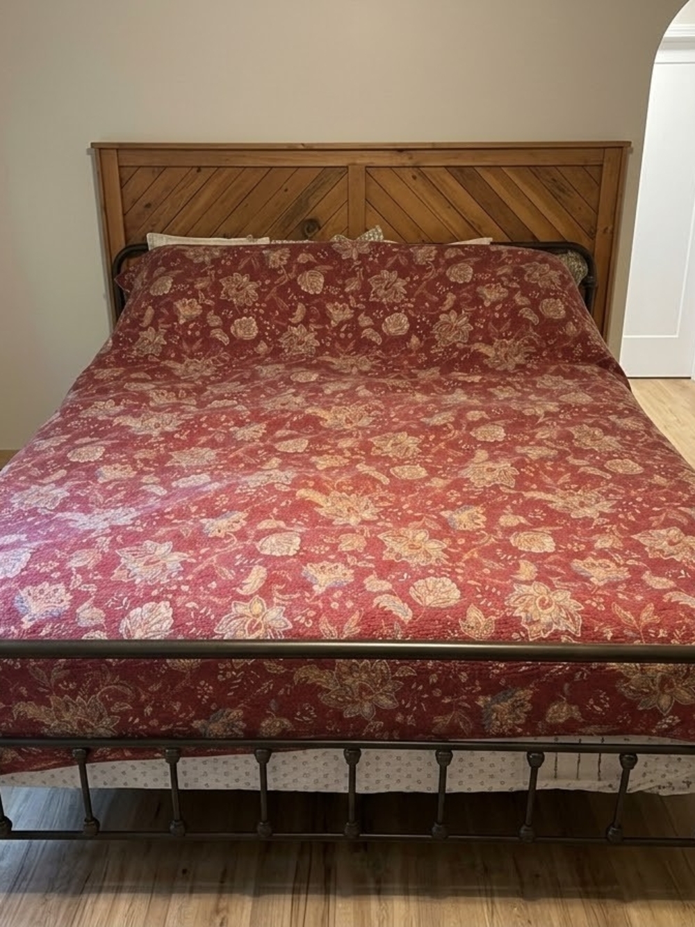 Red Floral Quilt Bedspread